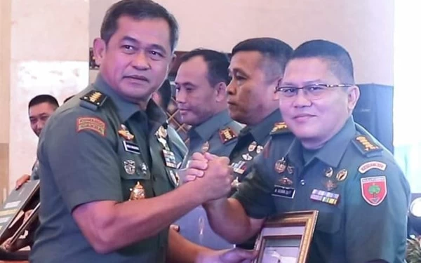 Thumbnail RS Pelamonia Makassar Terima Penghargaan Juara I Zona Integritas dari Kasad Maruli