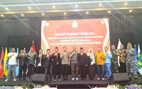 Hadiri Rapat Pleno, Pj Sekda Kota Baubau Sebut Pemilu 2024 Berjalan Sukses