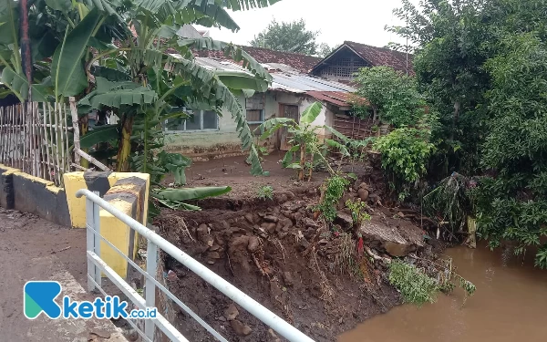 14 Titik Tanggul dan 3 Rumah Ambrol Akibat Banjir Dringu Probolinggo