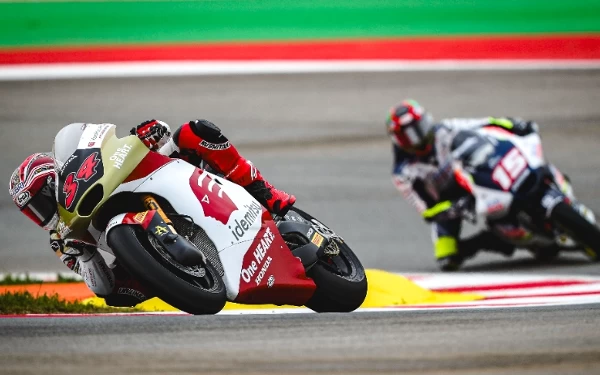 Thumbnail Hasil Moto2 GP Portugal, Mario Aji Finis Naik Empat Posisi