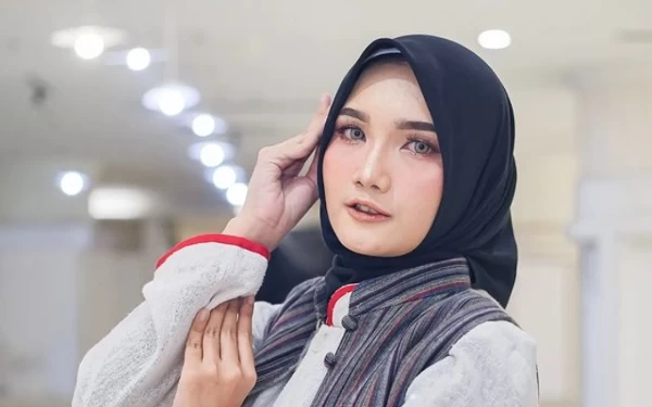 Thumbnail Berbekal Prestasi dan Pengalaman, Restu Maulida Raih Gelar 3rd Runner Up Duta Muslimah Preneur 2024