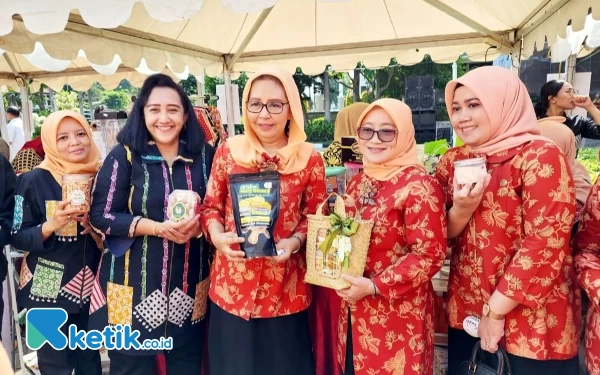 Thumbnail Produk DWP Bapenda Jatim Ludes Terjual di Bazar Ramadan DWP Jatim
