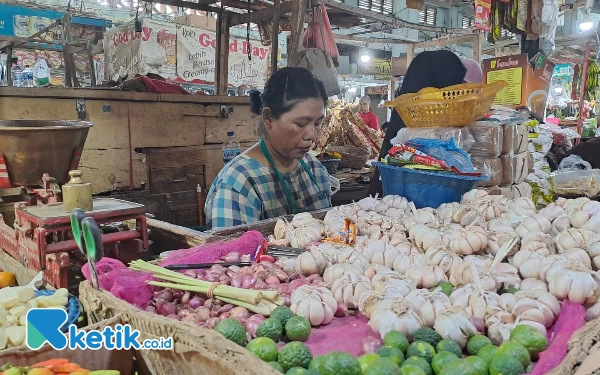 Thumbnail Pasokan Tersendat, Harga Bawang Merah di Jember Masih Melambung Tinggi
