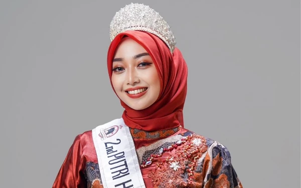 Thumbnail Putri Hijrotul Lutfiah, RU 2 Putri Hijabfluencer Jatim 2023 Ajak Perempuan Aktif dan Produktif
