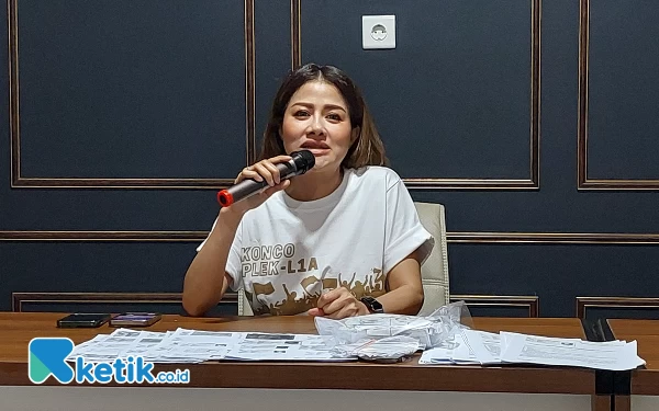 Thumbnail Gagal Lolos Bacalon Wali Kota Surabaya, Asrilia Fokus Jalankan Program Sosial