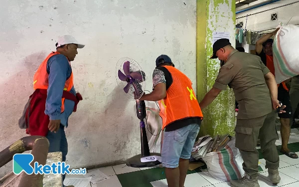 Thumbnail 43 Warga Penunggak Sewa Rusunawa Gunungsari Ancam Bangun Tenda di Grahadi