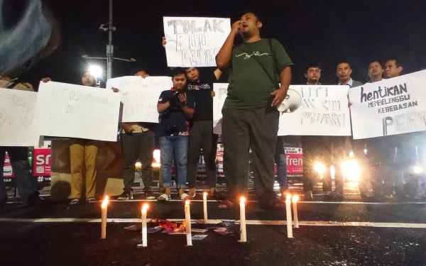 Thumbnail Puluhan Wartawan Jember Gelar Aksi Tolak Revisi UU Penyiaran