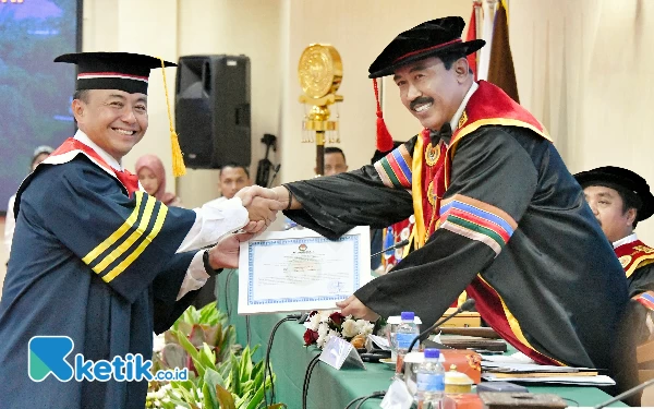 Thumbnail Sekda Jabar Raih Gelar Doktor Ilmu Pemerintahan dari IPDN