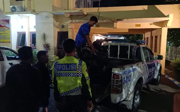 Thumbnail Diduga Sopir Mabuk, Mobil Sigra Tabrak Wartawan di Jember