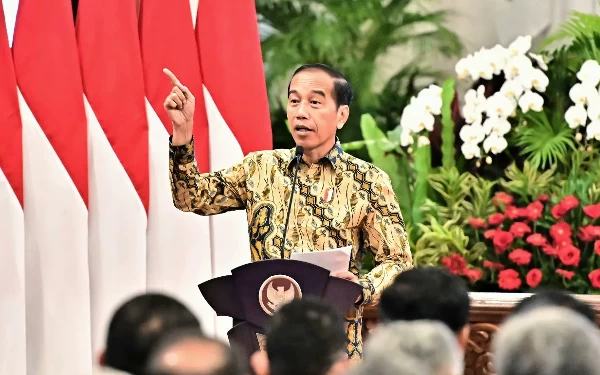 Thumbnail Jokowi Panggil Menteri dan Kepala Lembaga Evaluasi Penyerangan Pusat Data Nasional