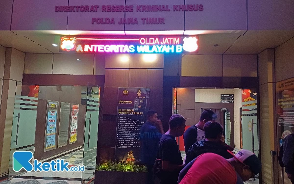 Thumbnail KPK Geledah Rumah Anggota DPRD Jatim dari PDIP, Sita Uang Rp 300 Juta dan HP