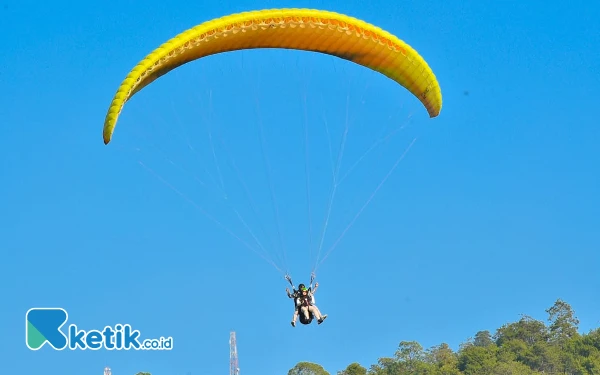 Thumbnail Jajal Paralayang, Pj Gubernur Jatim Terpukau Alam Kota Batu