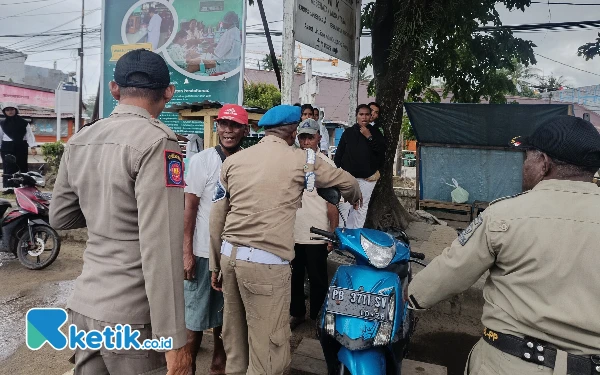 Satpol PP Tertibkan Lapak yang Ganggu Keindahan Wajah Kota Sorong