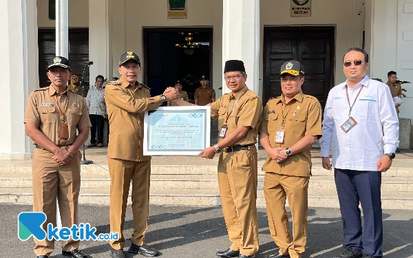 Thumbnail SDN Tunjungsekar 1 Malang Dapat CSR Rp287,5 Juta dari PLN, Perkuat Keterampilan IT dan Membatik Siswa