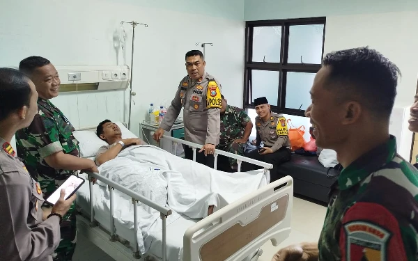 Thumbnail Anggota Polisi di Jember Dikeroyok Massa Pesilat saat Bertugas