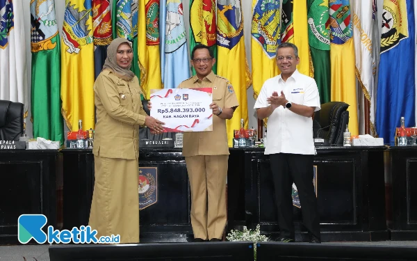 Thumbnail Pj Bupati Nagan Raya Terima Insentif Fiskal Rp5,84 Miliar, Diserahkan Tito Karnavian