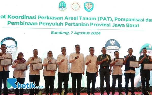 Thumbnail Berhasil Ubah Lahan Tidur Jadi Produktif, Kementan Ganjar Pernghargaan Pemkab Bandung