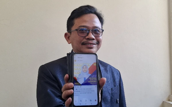 Thumbnail Siswinya Berjilbab dan Jadi Anggota Paskibraka Nasional, SMAN 8 Yogyakarta Sayangkan Kabar Larangan Jilbab