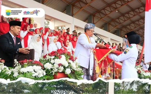 [Berita Foto] Momen Upacara HUT ke-79 RI di Lapangan Joglo Cianjur bersama Bupati Herman Suherman