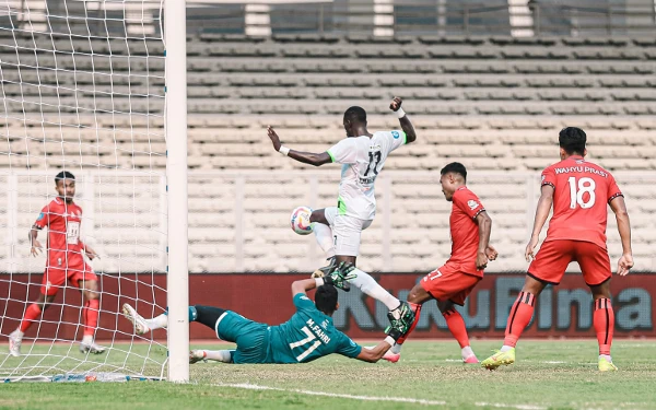 Thumbnail Jelang Hadapi Barito Putera, Persebaya Fokus Benahi Lini Depan