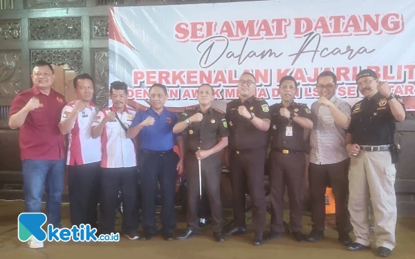 Thumbnail Ketua KONI Kabupaten Blitar Inisiasi Perkenalan Kajari Bersama LSM dan Awak Media