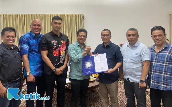 Thumbnail Paslon Dadang Supriatna-Ali Syakieb Terima B1KWK dari PAN untuk Pilbup Bandung