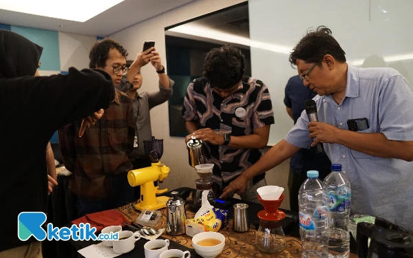 Thumbnail Program Kopi Tutur Rasa, Cara Crown Prince Hotel Berdayakan Teman Tuli