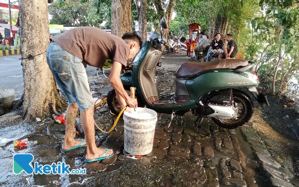 Thumbnail Sentra Cuci Motor Pinggir Sungai Kebonsari Kota Surabaya Bikin Betah Pelanggan