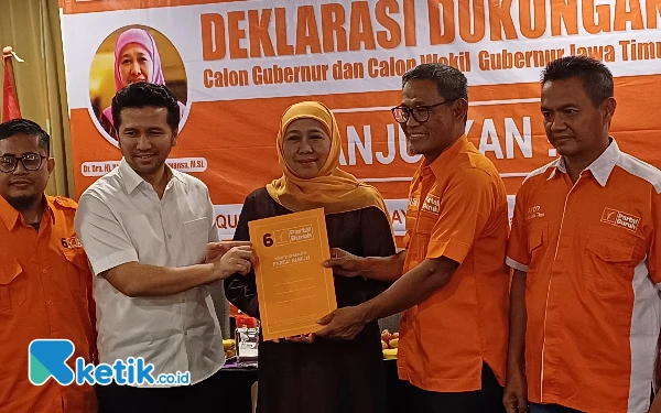 Thumbnail Jelang Daftar di KPU Jatim, Khofifah-Emil Dapat Tambahan 4 Dukungan Partai Nonparlemen