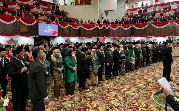 Thumbnail Anik Maslachah dan Wara Sundary Reni Pramana Ditunjuk Jadi Ketua DPRD Jatim Sementara