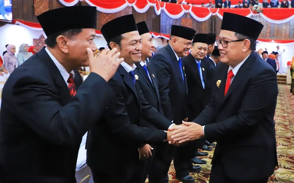 Thumbnail Hadiri Pelantikan 120 Anggota DPRD Jatim, Ini Pesan Pj Gubernur
