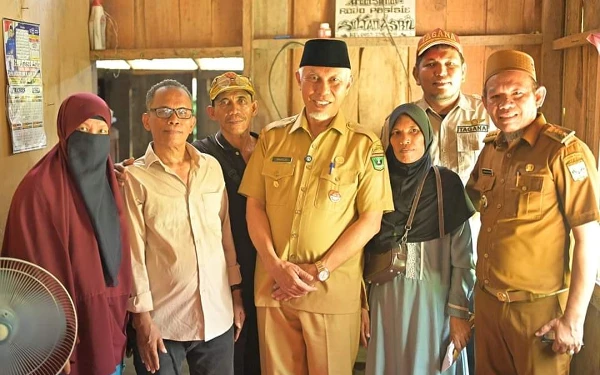 Gubernur Sumbar Beri Santunan Rp 42 Juta ke Keluarga Gadis Penjual Gorengan yang Dibunuh