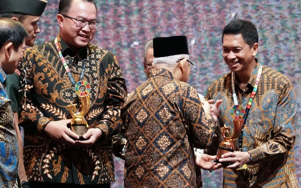 Thumbnail ITS Kembali Sabet Perguruan Tinggi Terbaik Ke-3 Indonesia's SDGs Action Awards 2024