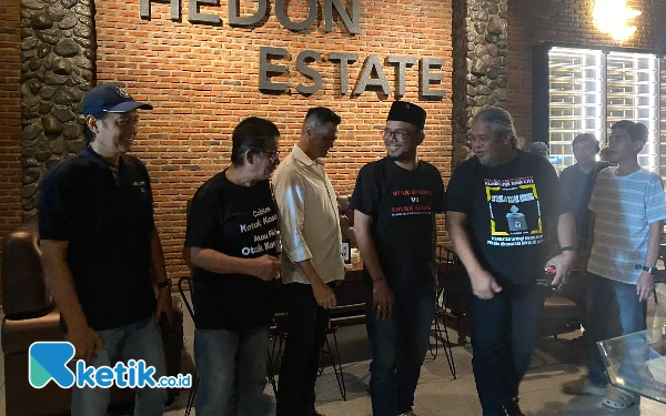 Thumbnail Debat Pilkada Surabaya, MAKI Jatim Usul Harus Ada Kursi Kosong