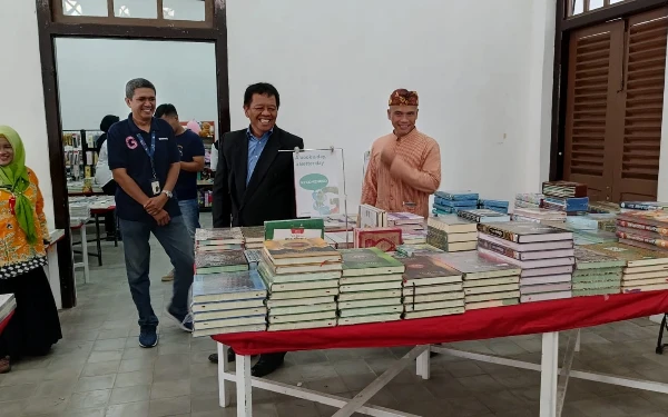 Thumbnail Tingkatkan Minat Baca, Disarpus Lumajang Gelar Pameran Buku Murah