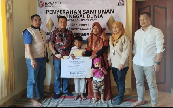 Ahli Waris PKD Andulang Dapat Santunan Kematian dari Bawaslu RI