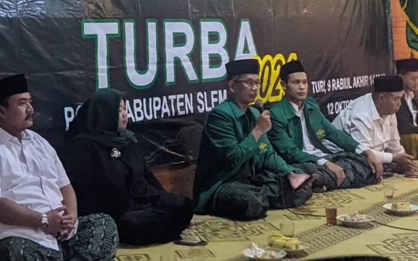 Thumbnail Beredar Foto Kepala Kemenag Sleman Duduk Berdampingan dengan Petahana saat Masa Kampanye Pilkada 2024