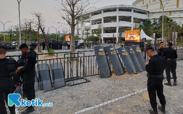 Thumbnail 1.322 Personil Polisi Siaga di Lokasi Debat Pertama Pilgub Jatim 2024 Malam Ini