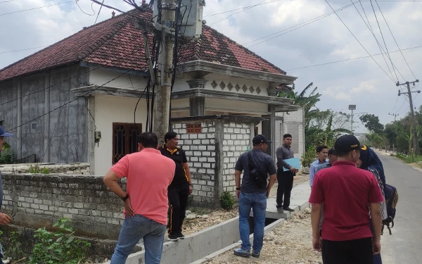 Thumbnail Pencaplokan dan Perusakan Pagar Rumah oleh Pemdes Mlangi Tuban untuk Proyek Drainase Naik Sidik, Tinggal Penetapan Tersangka