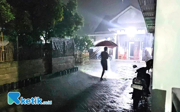 Thumbnail Hujan Deras Tak Kunjung Reda, Pacitan Diprediksi Diguyur hingga Larut Malam