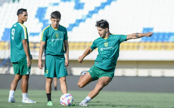 Thumbnail Lawan PSIS Semarang, Persebaya Motivasi Raih 3 Poin di Stadion I Wayan Dipta