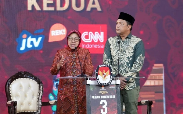 Thumbnail Debat Pilgub Jatim Kedua, Risma-Gus Hans Janji Tak Hanya Berkantor di Grahadi