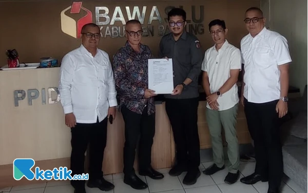 Thumbnail Diduga Banyak Melanggar Aturan Saat Debat, Cabup Sahrul Gunawan Dilaporkan ke Bawaslu