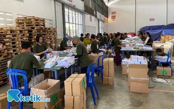 Thumbnail KPU Kota Malang Temukan Ribuan Surat Suara Rusak