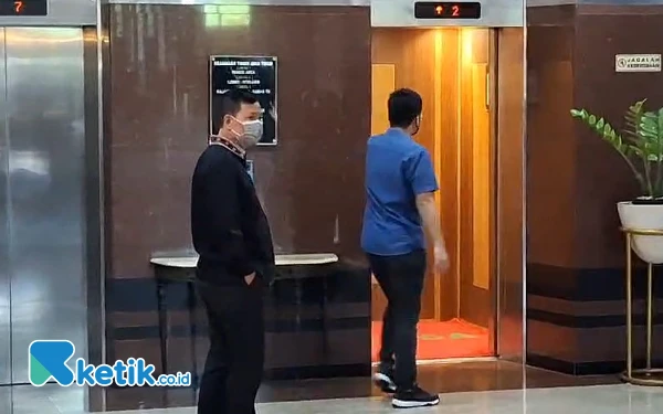 Thumbnail Beda Peran Ayah dan Ibu Ronald Tannur di Kasus Suap Hakim PN Surabaya