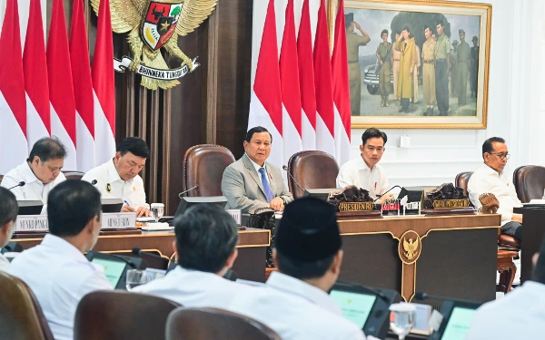 Thumbnail Prabowo Wanti-wanti Seluruh Menteri, Jangan Membicarakan Topik Rawan Via Telepon