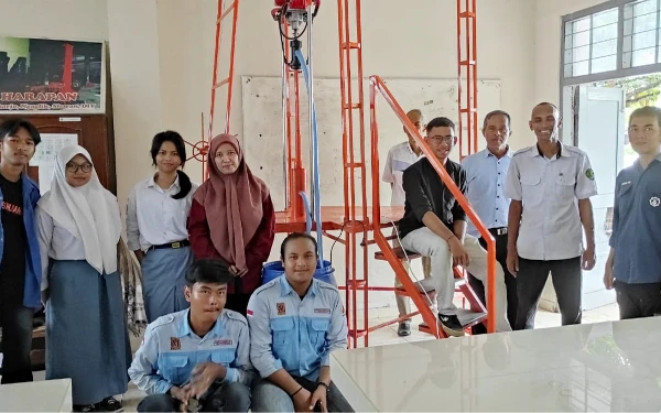 Tingkatkan Kualitas Pembelajaran, Tim PKM UP45 Serahkan 'Jack Up Rig' ke SMK Bina Harapan Sleman
