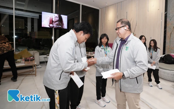 Thumbnail Pj Wali Kota Batu Tunaikan Janji Beri Bonus Peraih Medali Popda XIV dan Peparpeda II Jatim