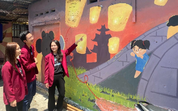 Thumbnail Mahasiswa VCD Universitas Ciputra Maknai Hari Pahlawan dengan Mural di Kampung Tambak Bayan