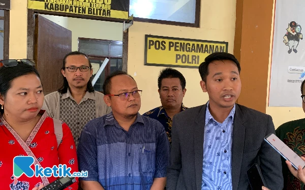 Thumbnail Tim Hukum Paslon “Rizky” Klarifikasi dan Laporkan Dugaan Pelanggaran Debat ke Bawaslu Kabupaten Blitar